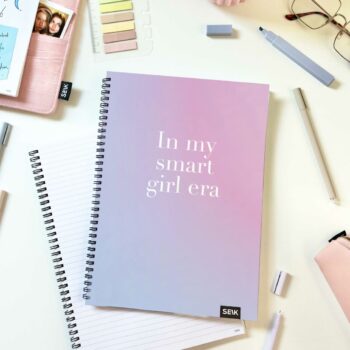 Тетрадь формата А4 на спирали –  In my smart girl era
