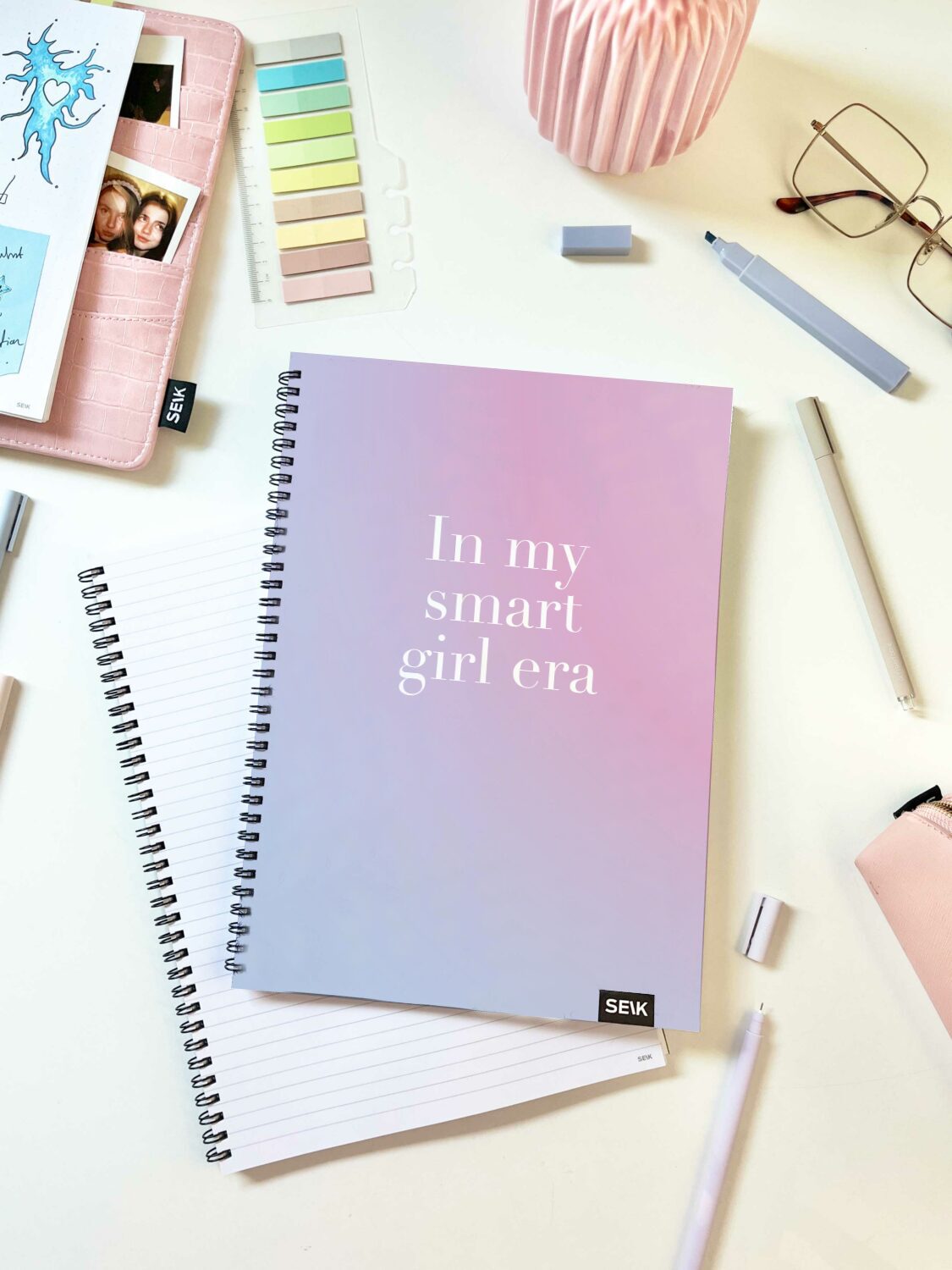 Тетрадь формата А4 на спирали –  In my smart girl era